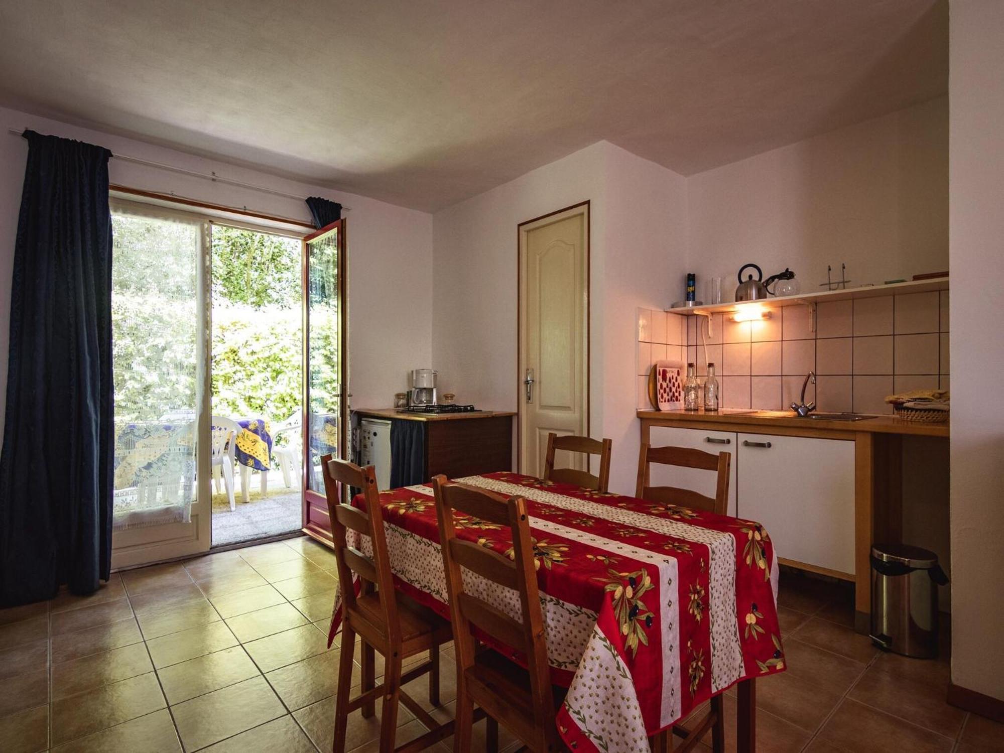 Appealing Apartment In Vezac With Swimming Pool Beynac-et-Cazenac Exterior photo